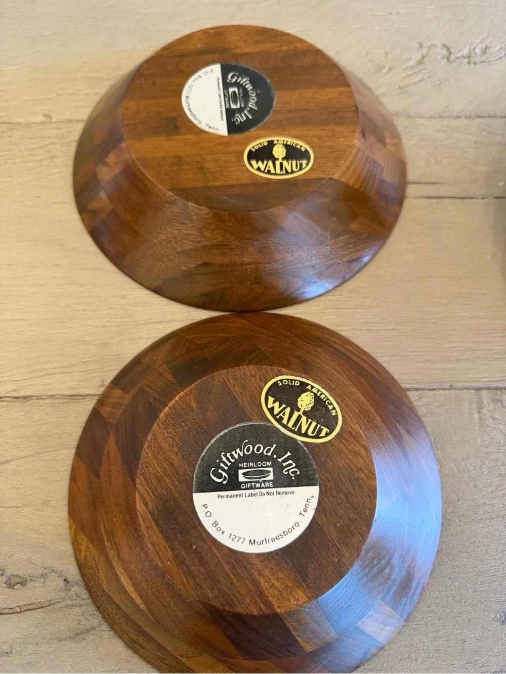 Vintage Solid American Walnut Wood Bowls Heirloom Giftwood, Inc. 1970s USA Decor